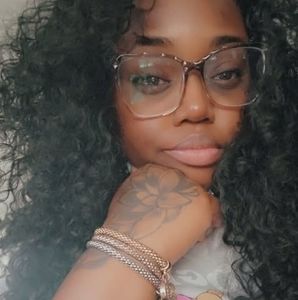 Meet your Posher, Candace